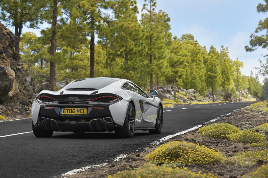  McLaren 570GT 2016 года  (UK) (фото 112 из 125)